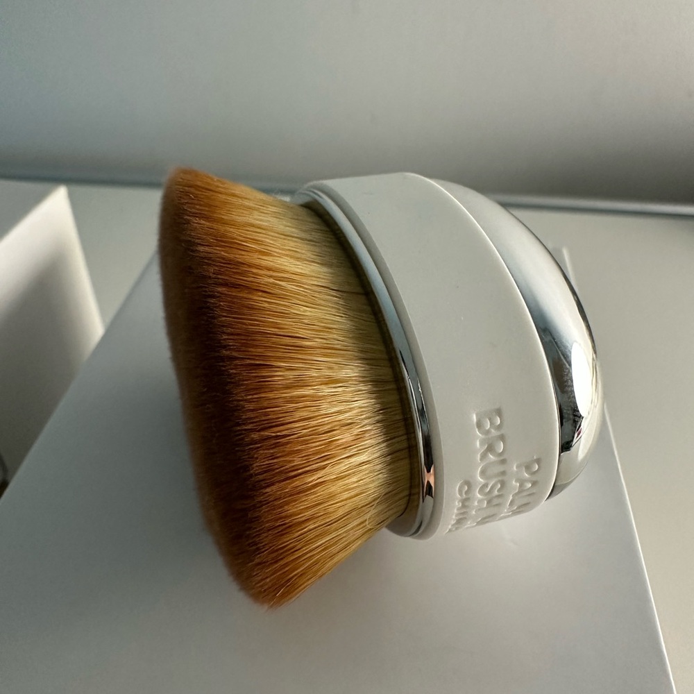 ARTÍS Elite Collection Palm Brush Mini Makeup Brush